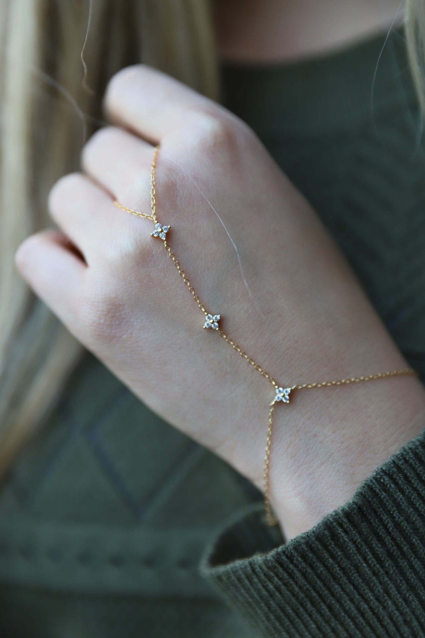 Flower Handchain